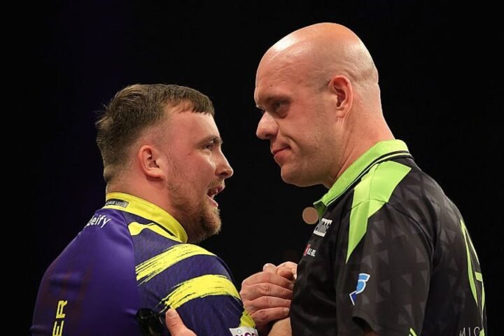 Littler and Van Gerwen miss 21 doubles, leaving fans in stunned silence