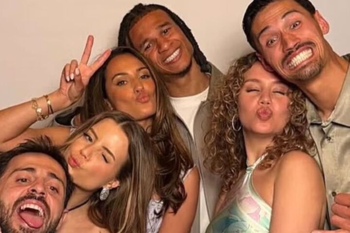 Manchester City players celebrate departing legends despite ongoing Premier League title race