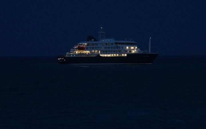 Passengers stranded on hantavirus-hit cruise ship take precautions amid outbreak