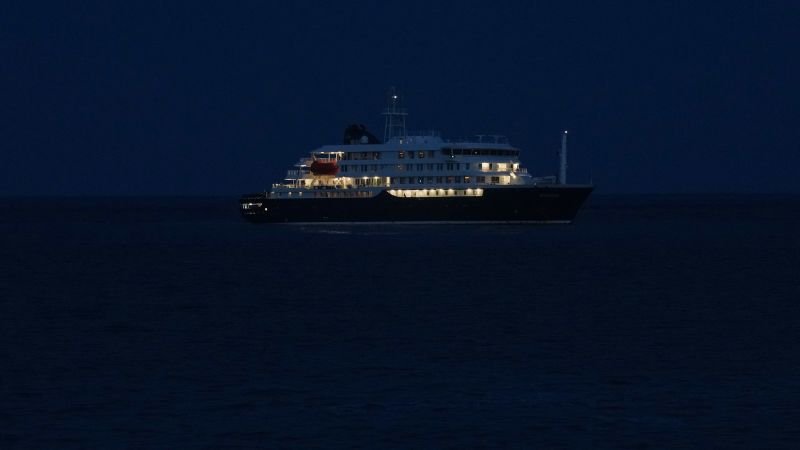 Passengers stranded on hantavirus-hit cruise ship take precautions amid outbreak