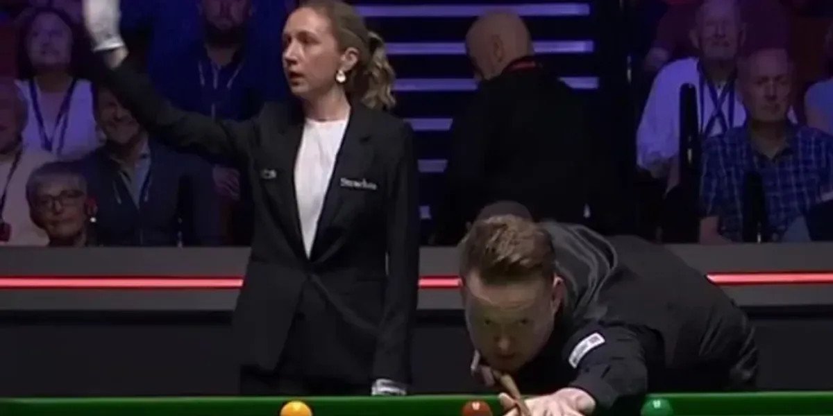 Referee warns Crucible fans after phone disruption during World Championship semi-final