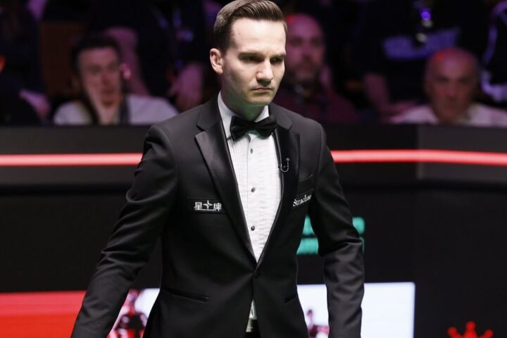 World Snooker defends referee after lengthy frame causes controversy during semi-final matchup