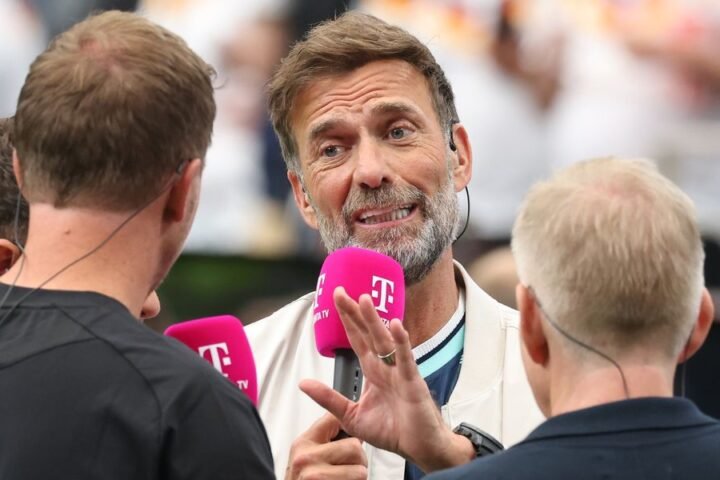 Jurgen Klopp dismisses Rafael van der Vaart's criticism of Virgil van Dijk
