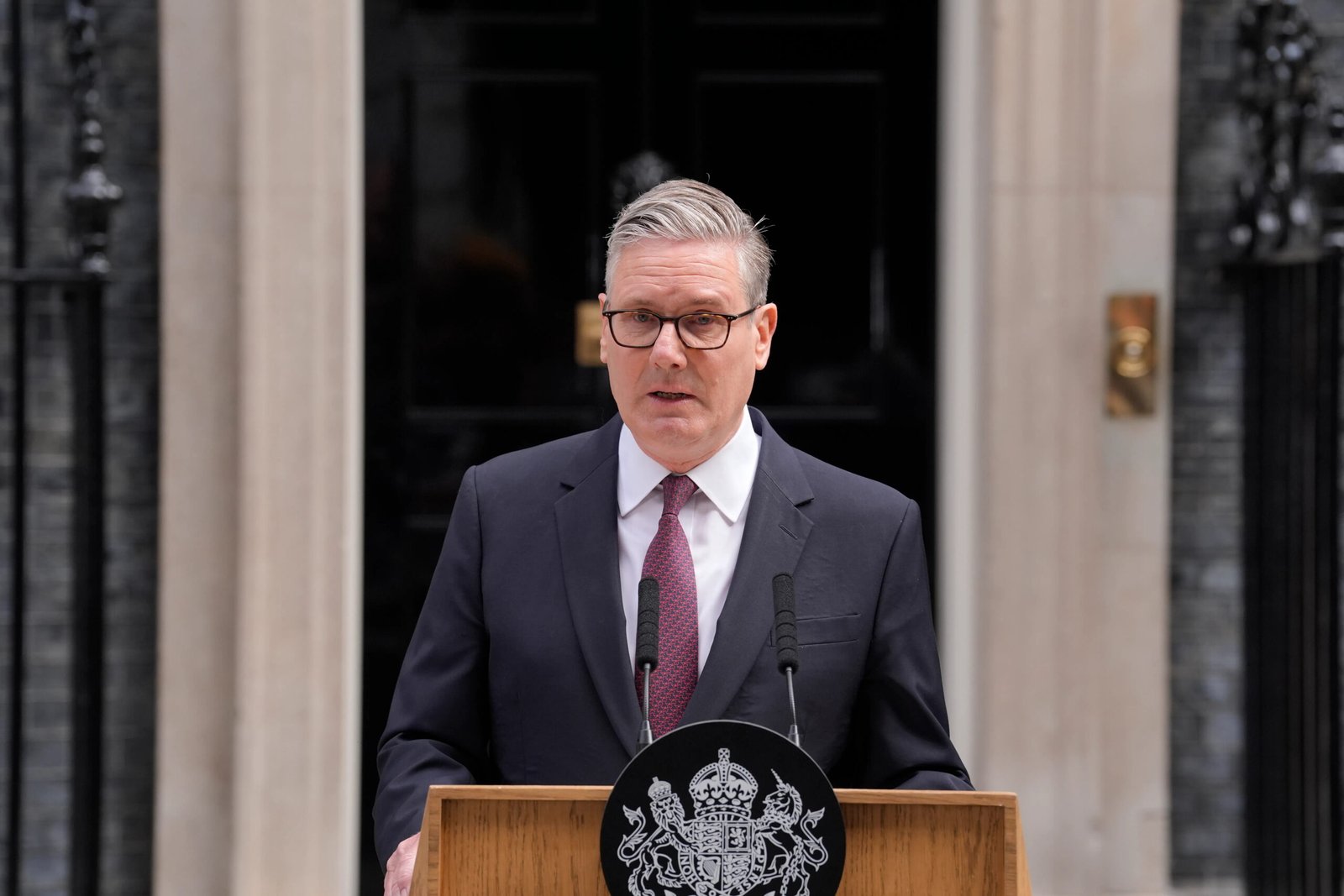 Nigel Farage calls for immediate general election after Keir Starmer's resignation