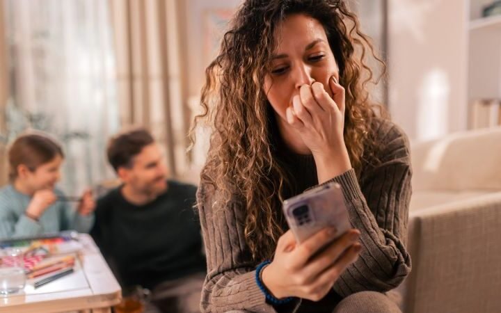 Teens feel less secure in relationships when parents are distracted by phones, study finds
