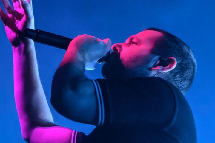 The Streets deliver powerful live rendition of 'A Grand Don't Come for Free' in London