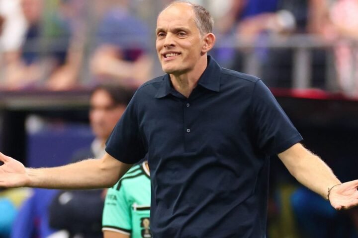 Thomas Tuchel exchanges words with Jordan Pickford during England's World Cup win over Croatia