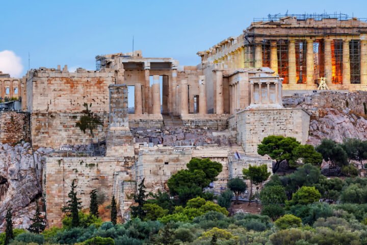 Man attacks Greek American tourists near Acropolis, leaving one seriously injured